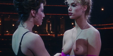 Elizabeth Berkley modèle exclusif galeries