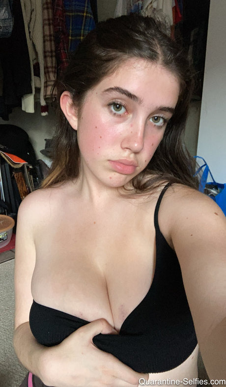 Molly Barkasy art star du porno des photos