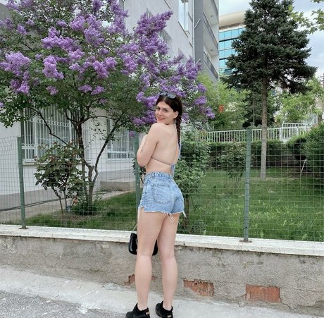 derin4y actrice pornographique images