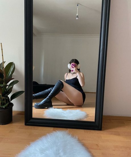 derin4y actrice pornographique archive