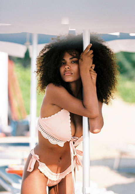 Tina Kunakey actrice exclusive galeries