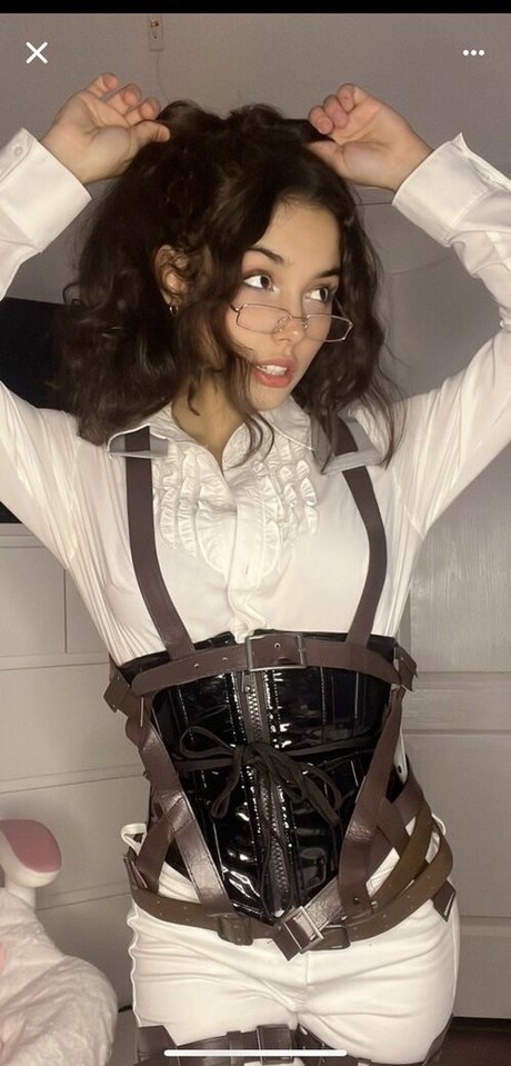 Alee babes étoile nue galerie