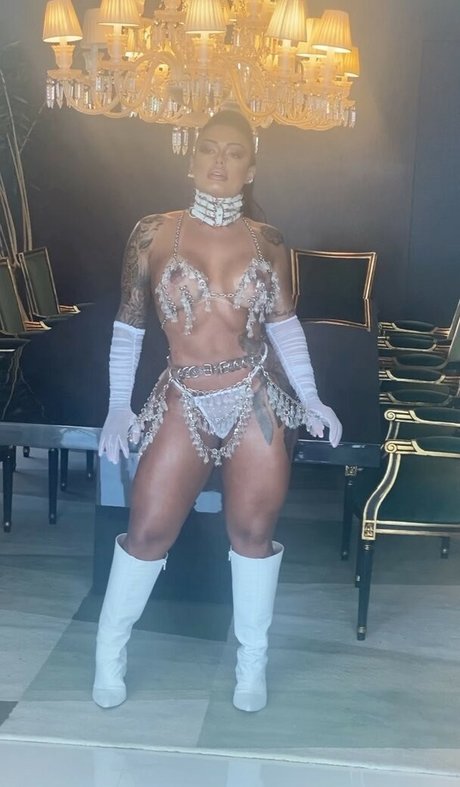 Leila Dantas star du porno de haute qualité image