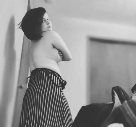 Croline Cpelri star du porno de haute qualité image