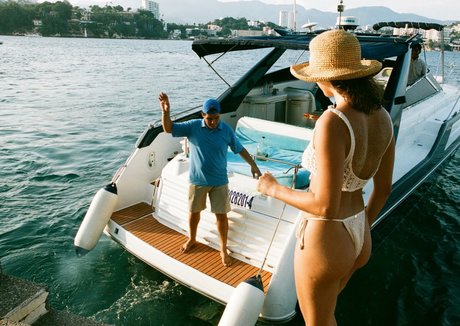 Sierrabravee actrice de nus photos