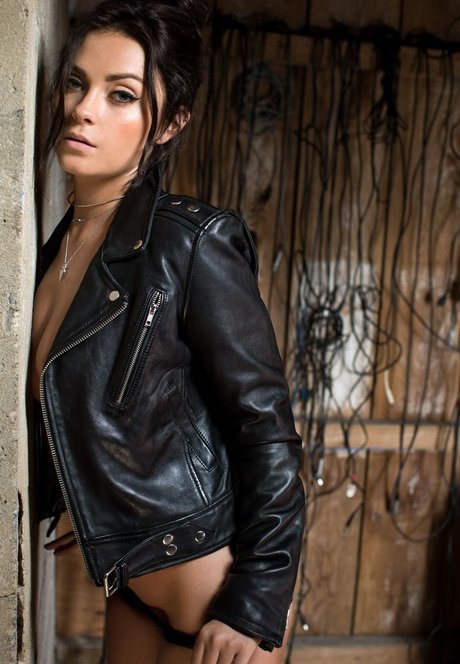 Alexandra Tyler star exclusive images