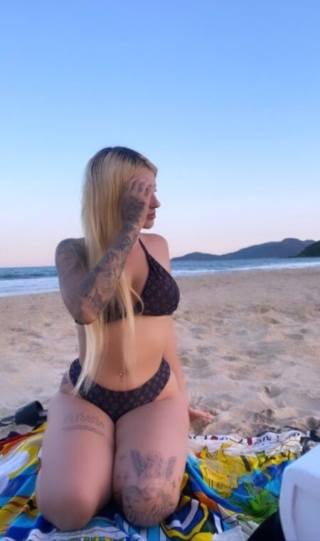 babyjusz actrice adulte photo