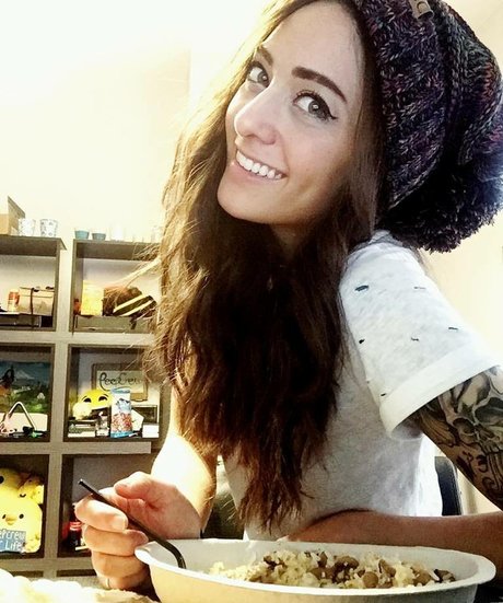 twomgovercsquared étoile nue img