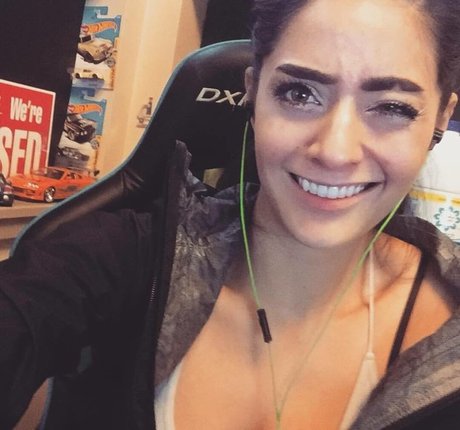 twomgovercsquared actrice chaude des photos