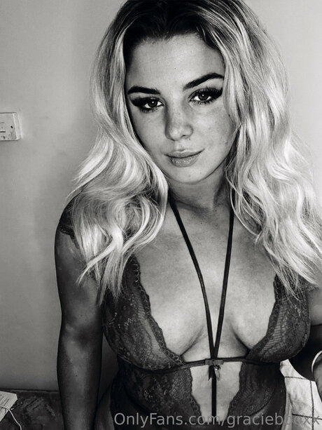 Graciebooxx modèle joli des photos
