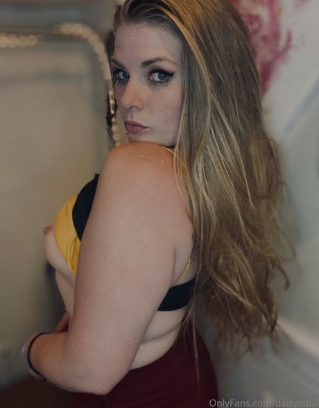 Daisyxxdoll star du porno en haute qualité des photos