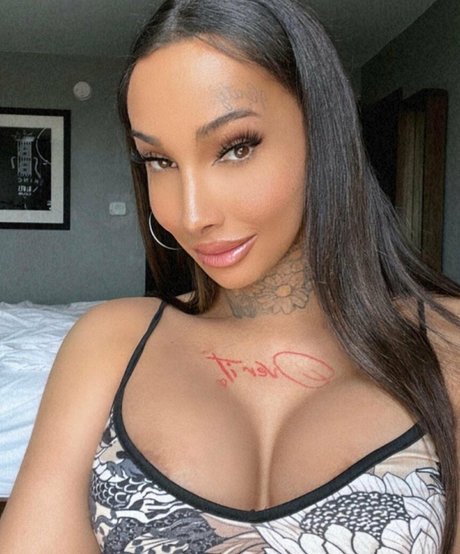 Thejadedoll star du porno chaude photos