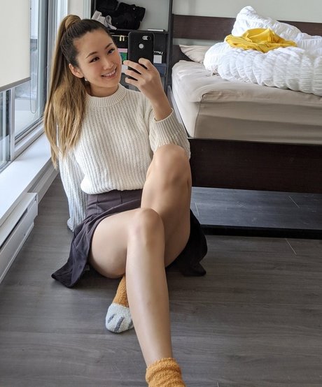 Trulyyoulee star du porno exclusive photos