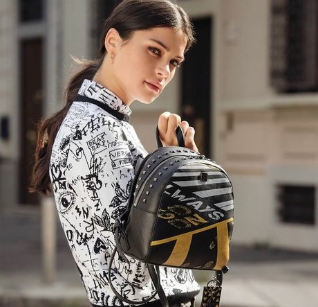 Sandra Dziwiszek étoile sexy img