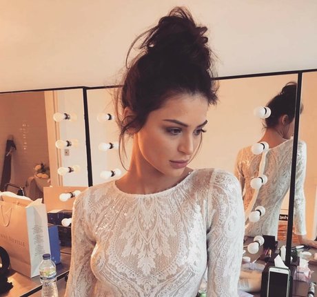 Sandra Dziwiszek haut modèle photo