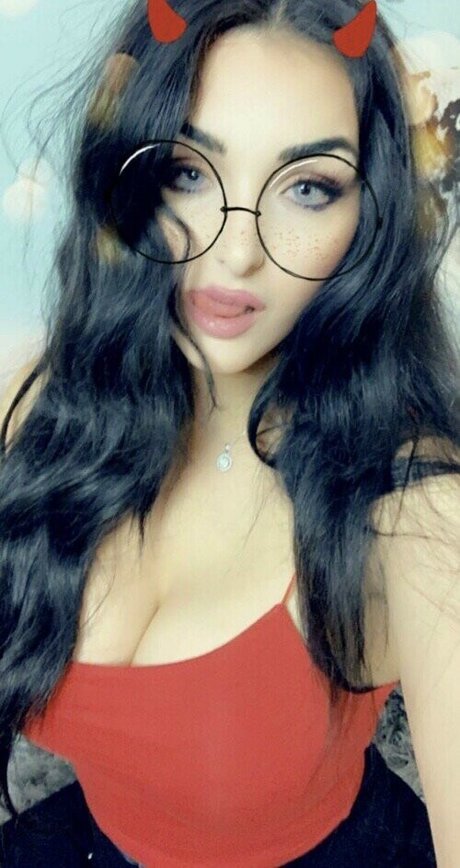 AvyannaLouve modèle exclusif des photos