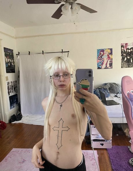 vampyr4u actrice de nus des photos