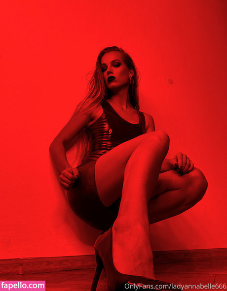 Lady Annabelle modèle images