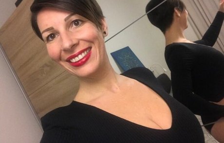 Kat Haze actrice xxx collection