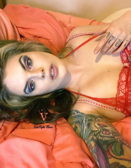 vickipsythemoore modèle artistique galeries