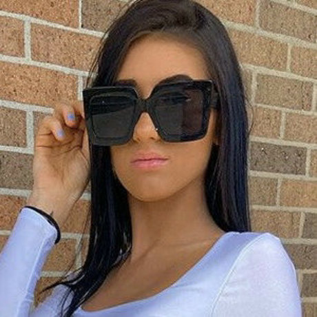 Kylee Deweese modèle sexy image