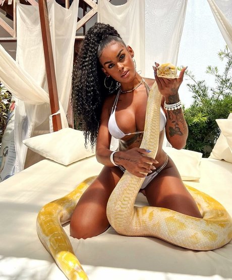 Lais Oliveira star du porno gratuite galerie