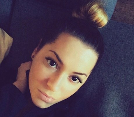 Annamari star du porno belle photos