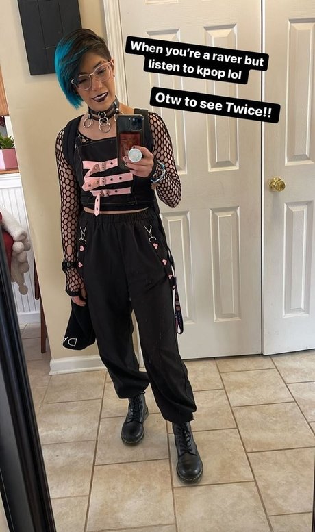 Namii cos actrice exclusive archive