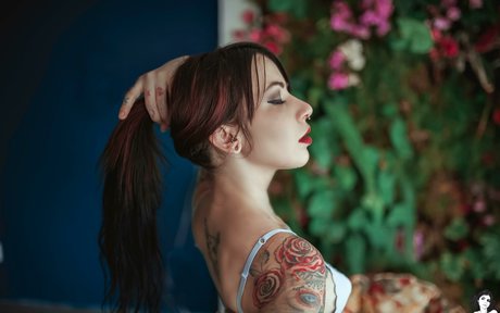 Juh Connie modèle magnifique des photos