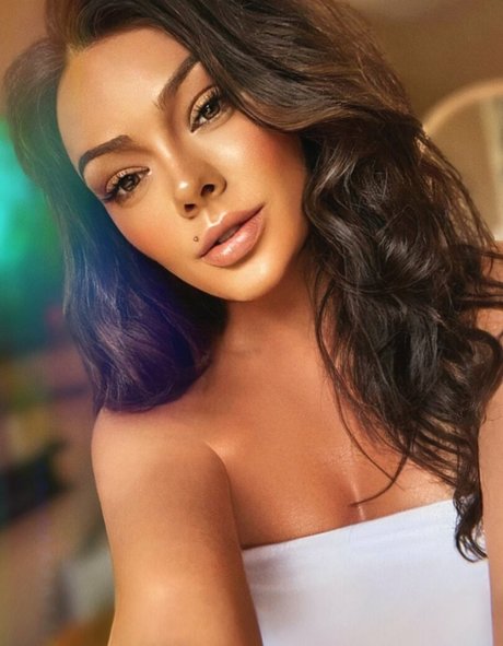 blonde étudiante onlyfans érotique gratuit images