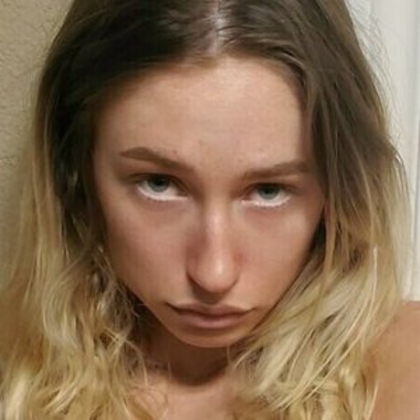 catiee star du porno exclusive images