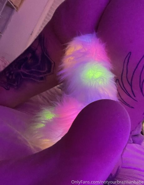 sans3v3rini modèle pornographique collection