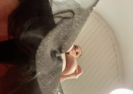 sans3v3rini star du porno belle des photos