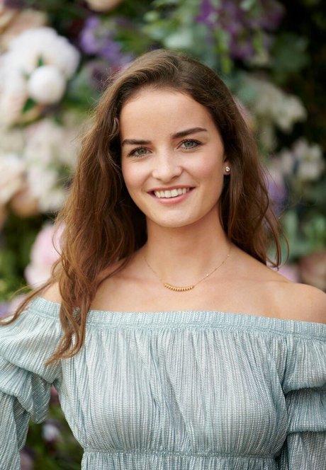 Catie Munnings étoile de l'art collection