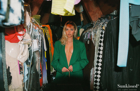 Megan Samperi étoile nue image