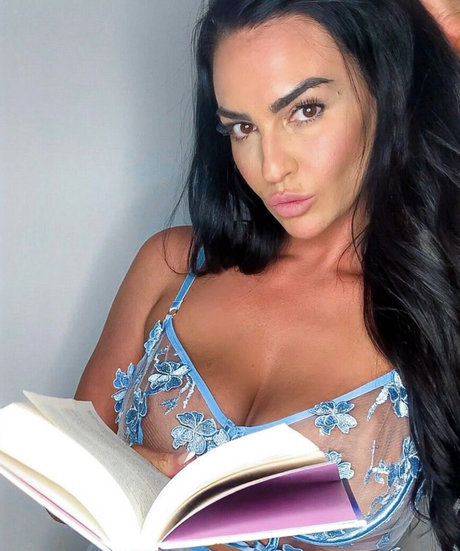 matilda marshall modèle sexy img