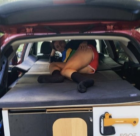 Alexi Pappas modèle nu des photos