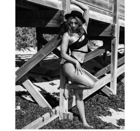 Gigi Dolin modèle exclusif archive