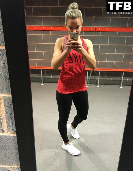 Claire Hutchings modèle xxx galerie