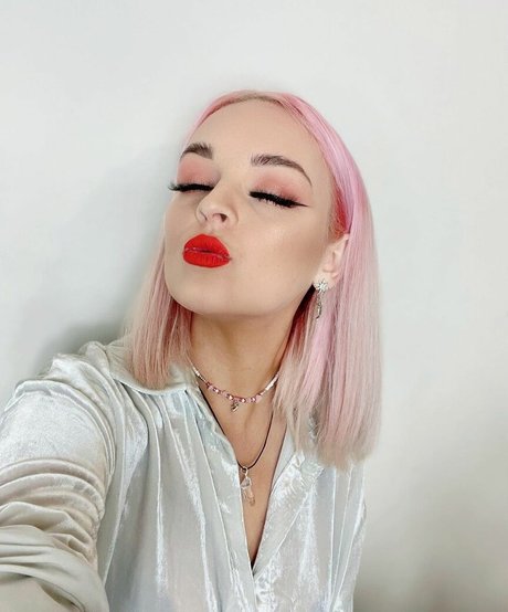 Emily Rose Perrin étoile nue galerie