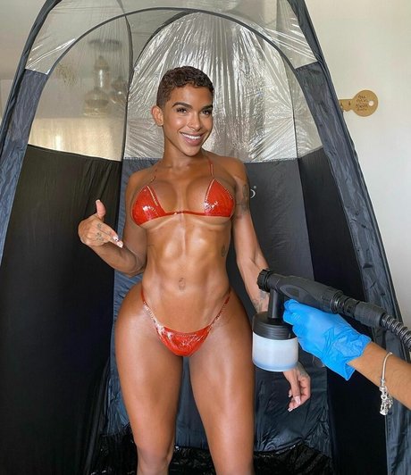 Aimee Acevedo modèle joli archive