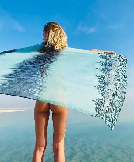 pink princess on sky modèle des photos