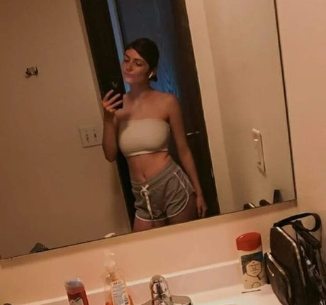 Trippyyjellyfish actrice pornographique images