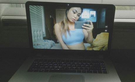 xstarmiya sexe star du porno des photos