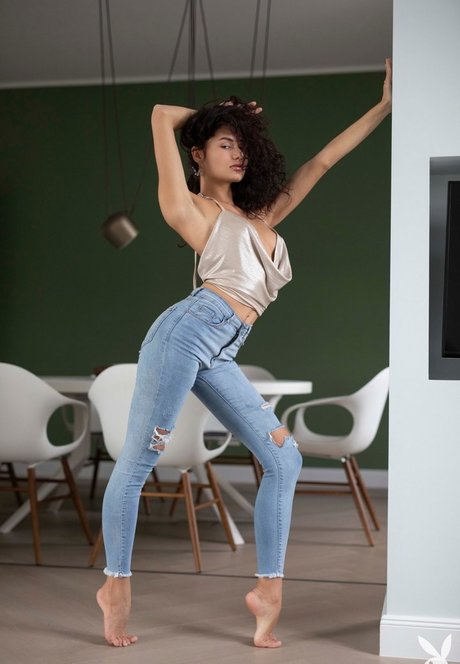 Layla Balan étoile érotique photos