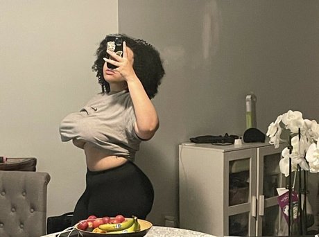 Tanya Mayenge star du porno sympa image