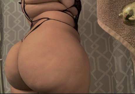 Tanya Mayenge actrice artistique photos