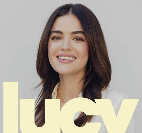Lucy Hale modèle porno img