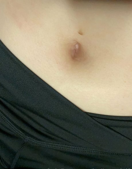 bellymodel2 étoile chaude image