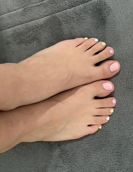 Ari Game Plays jolie star du porno photos